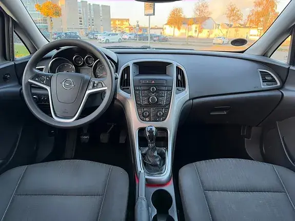 Opel Astra 2011 photo 5