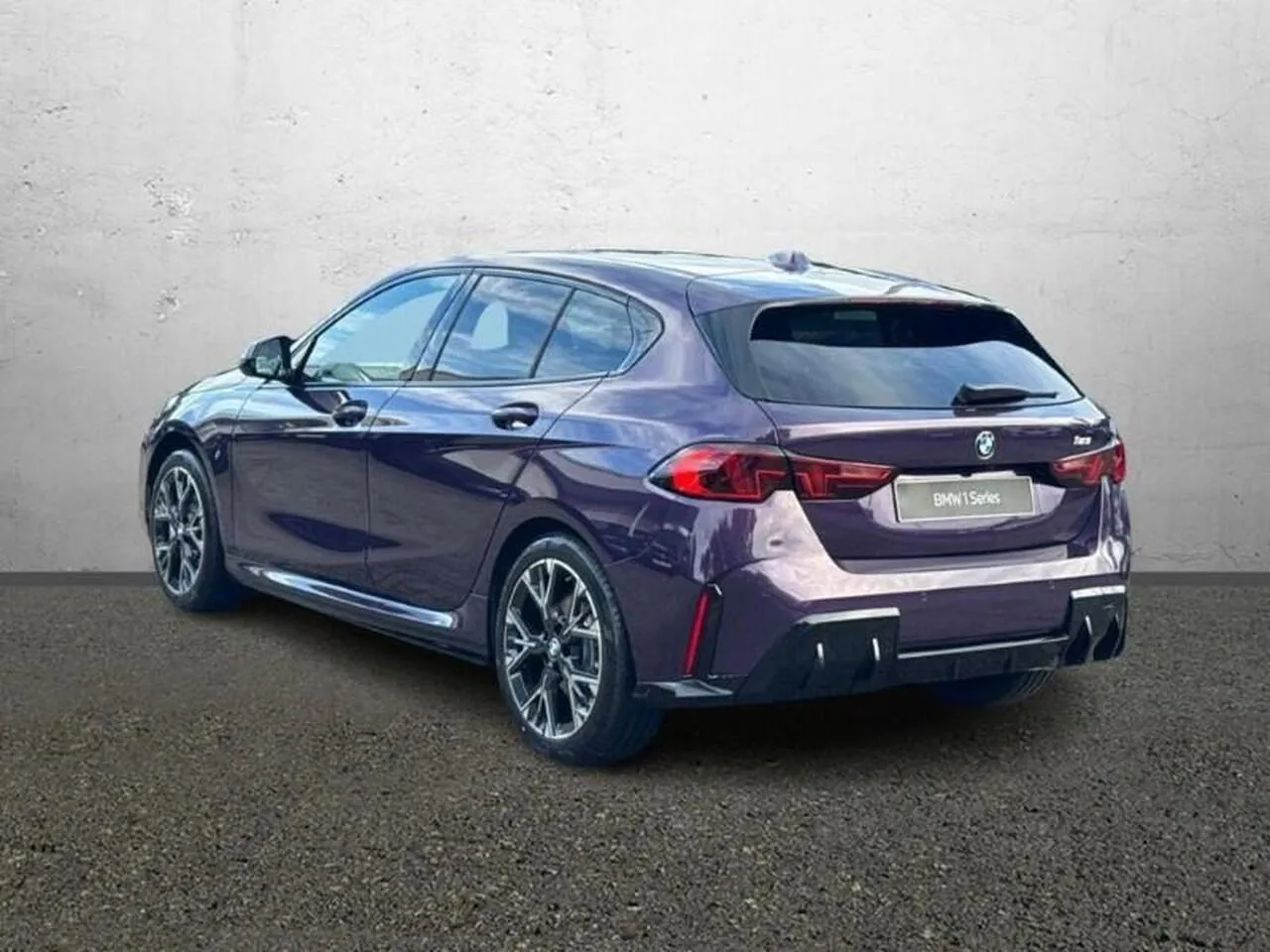 BMW 1 Series 2024 photo 2