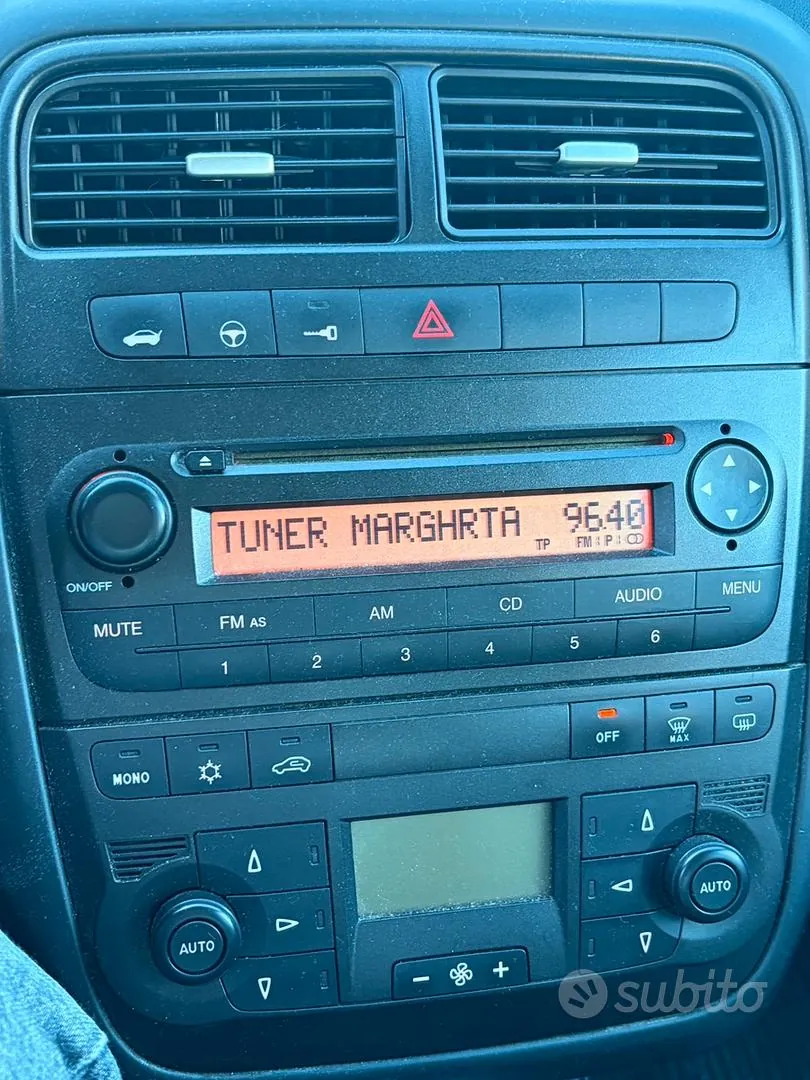Fiat Grande Punto 2010 photo 5