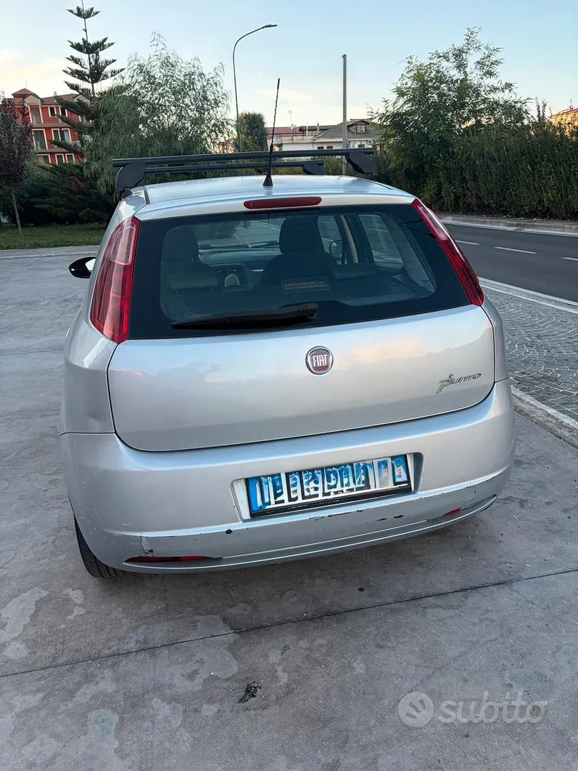 Fiat Grande Punto 2010 photo 2