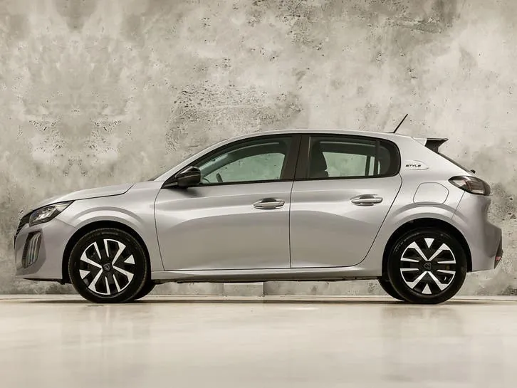 Peugeot 208 2025 photo 2