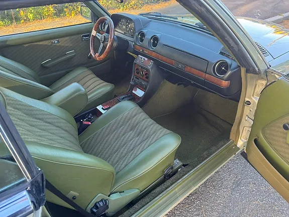 Mercedes-Benz 230 1980 photo 5