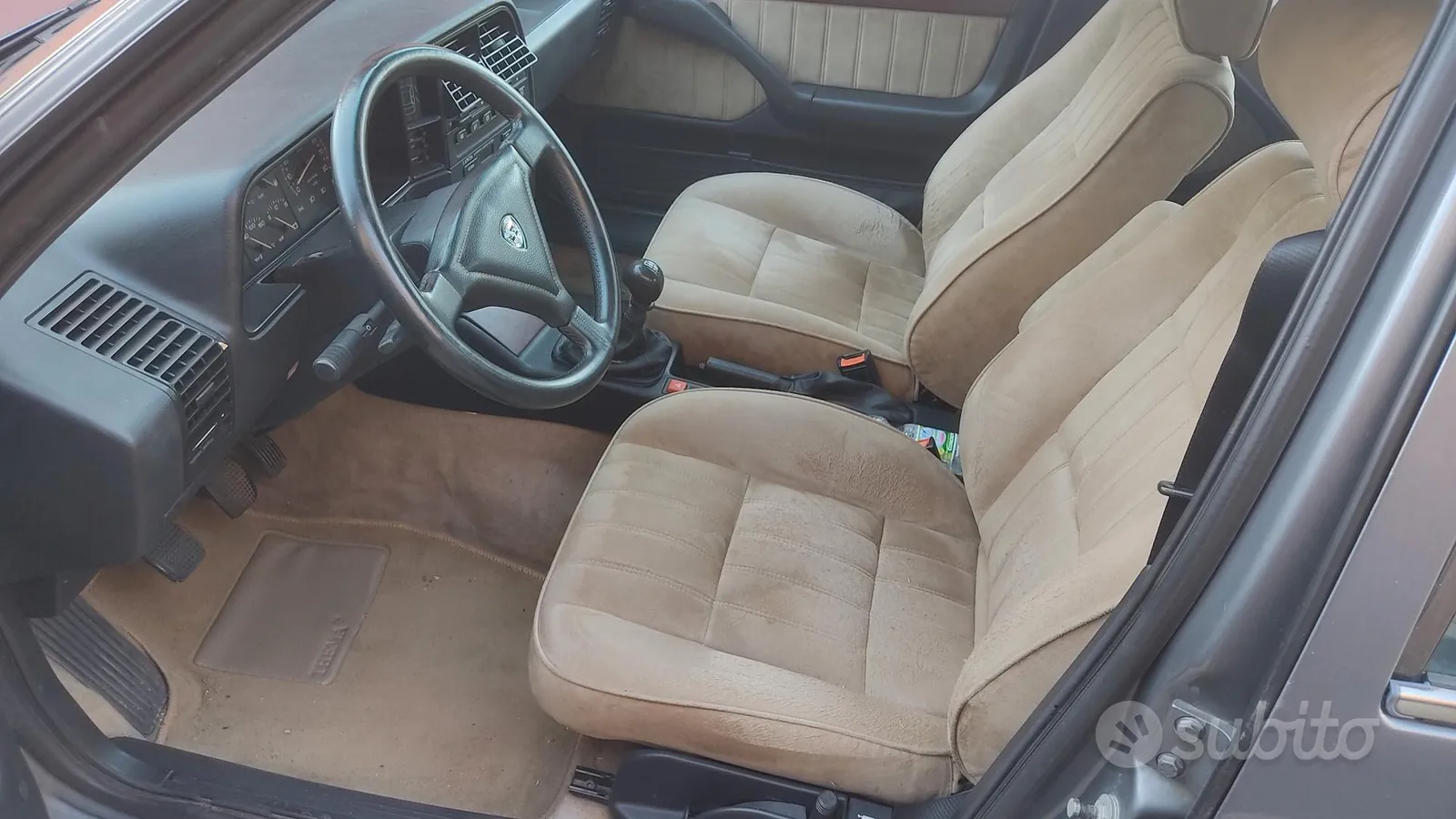 Lancia Thema 1993 photo 4