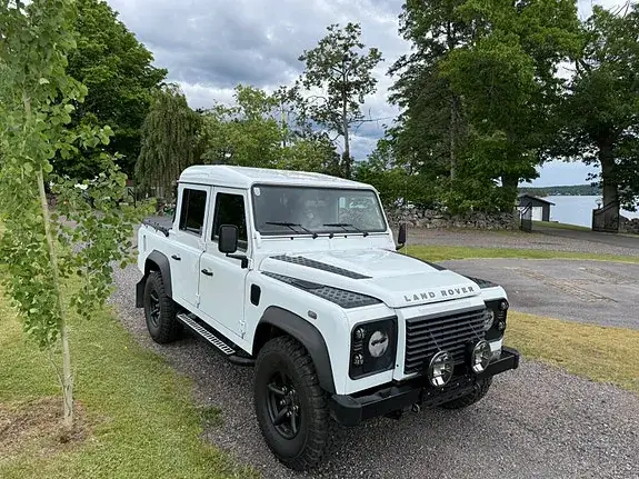 Land Rover Defender 110 2012 photo 2
