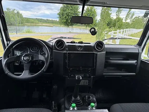 Land Rover Defender 110 2012 photo 5