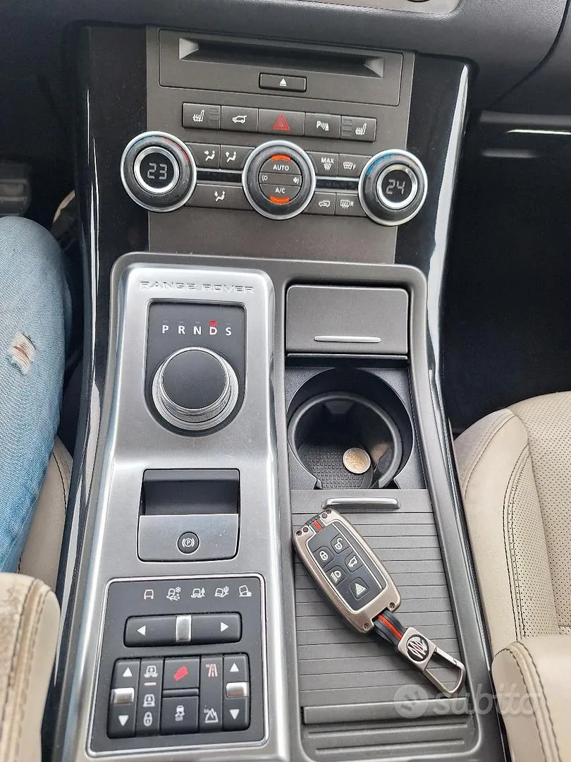 Land Rover Range Rover 2012 photo 5
