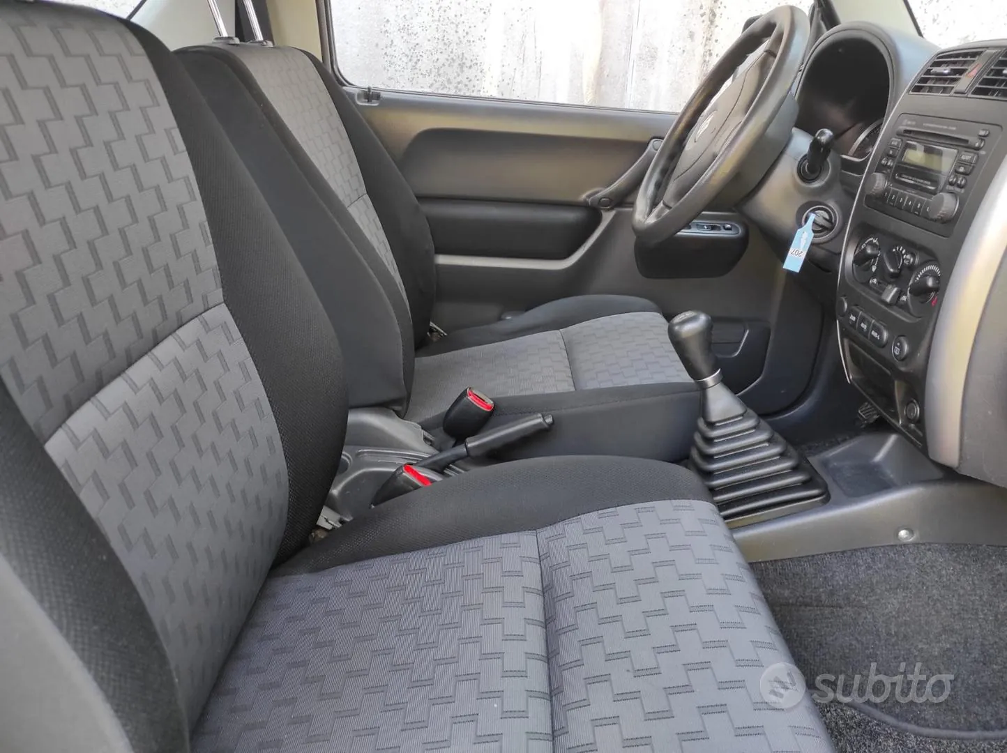 Suzuki Jimny 2011 photo 4