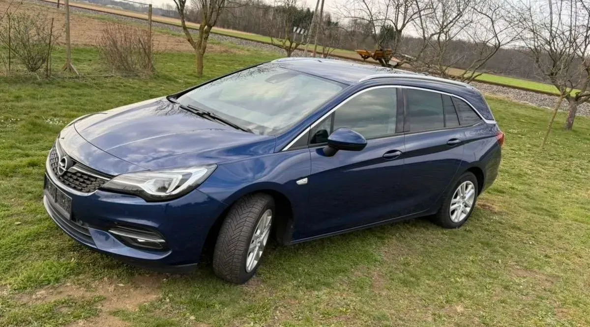 Opel Astra 2021 photo 2