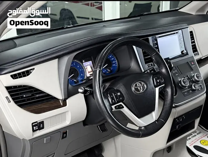 Toyota Sienna 2018 photo 2