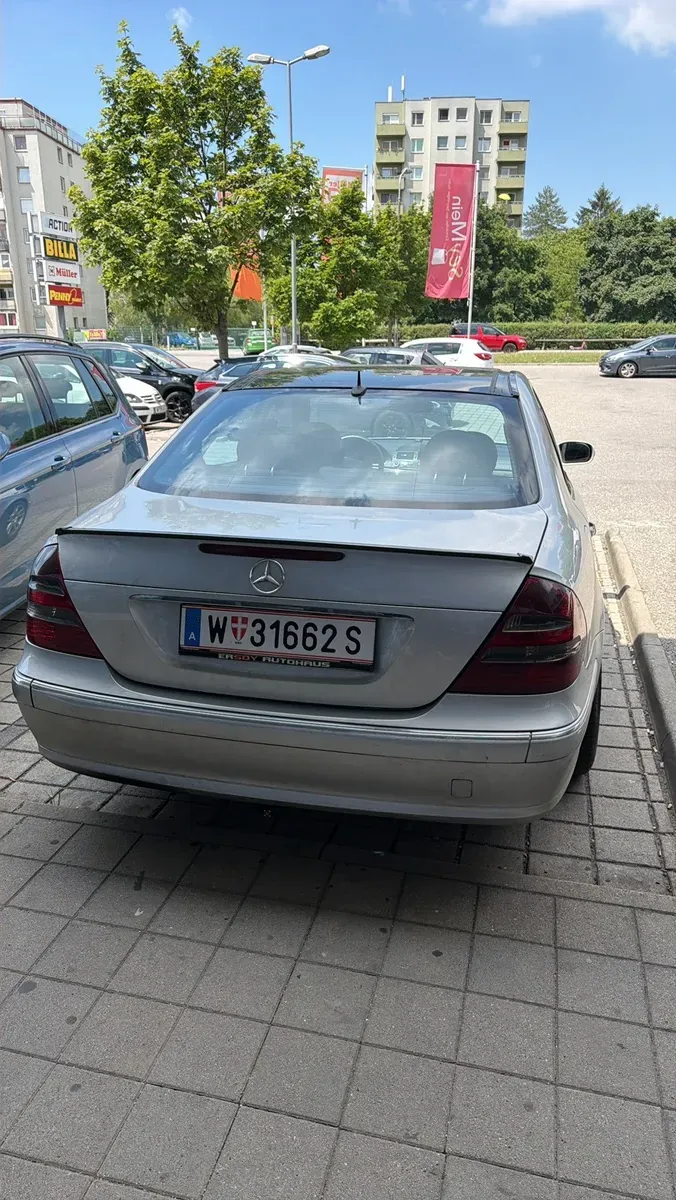 Mercedes-Benz E-Class 2003 photo 2