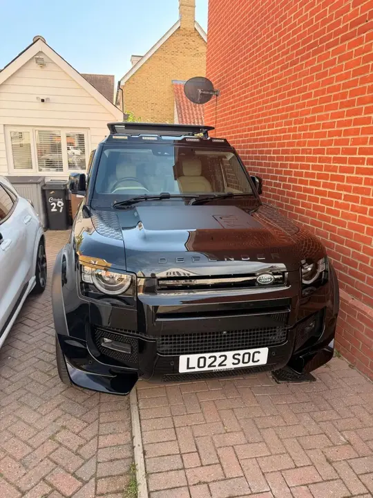 Land Rover Defender 110