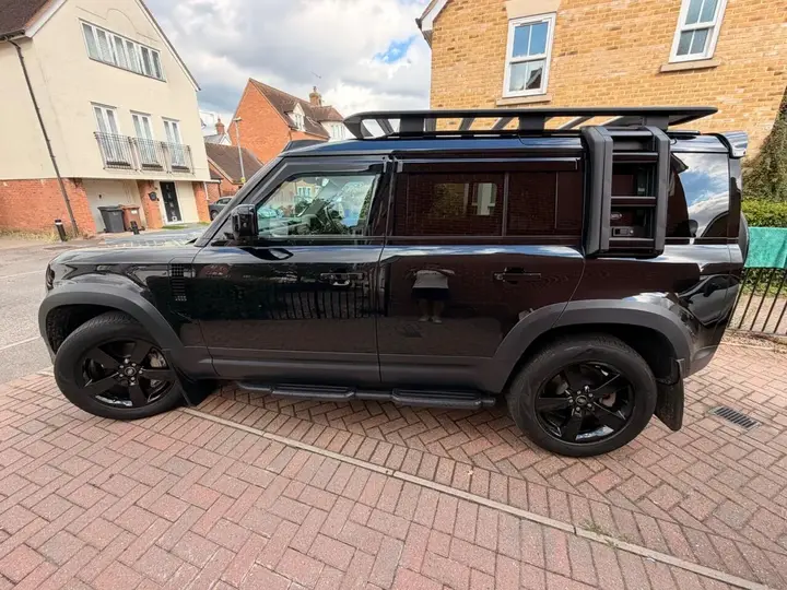 Land Rover Defender 110 2022 photo 5