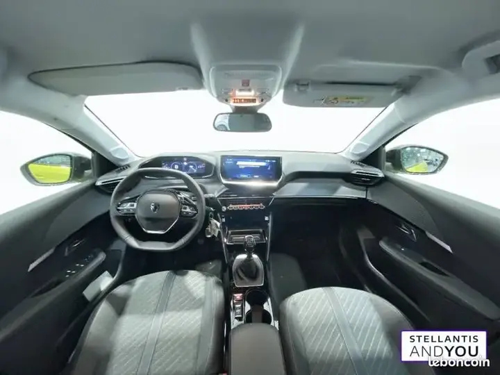 Peugeot 208 2025 photo 2