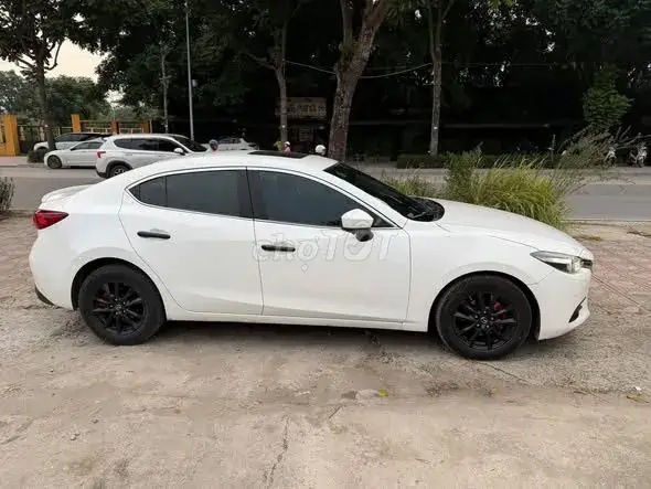 Mazda 3 2018 photo 2