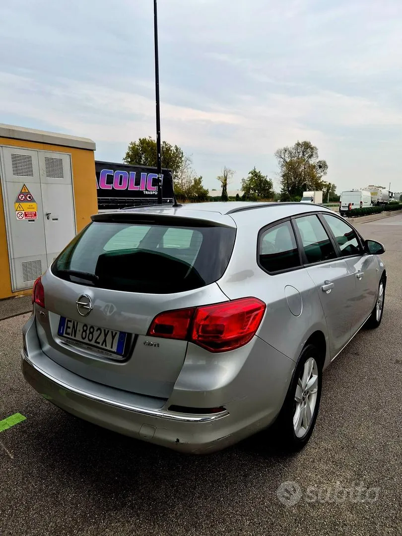 Opel Astra 2013 photo 3