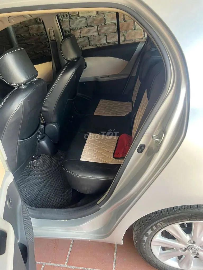 Toyota Yaris 2010 photo 5