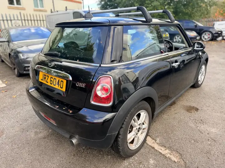 Mini Hatch 2012 photo 4