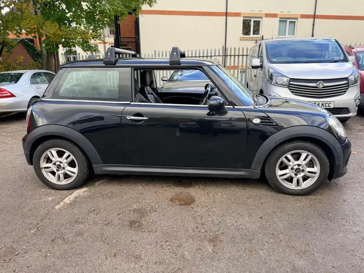Mini Hatch 2012 photo 3