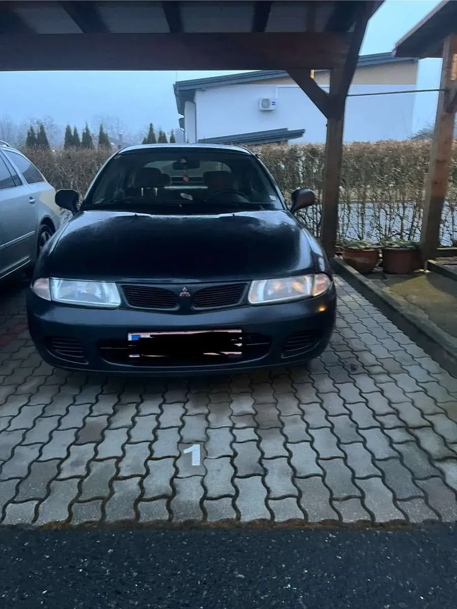 Mitsubishi Carisma 1999 photo 2