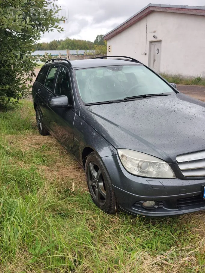 Mercedes-Benz C220 2010 photo 2