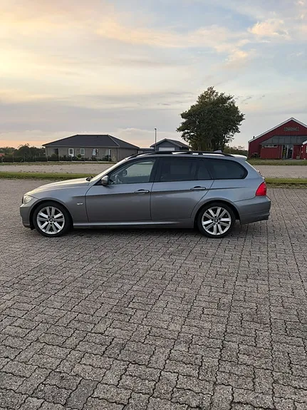 BMW 320D 2009 photo 2