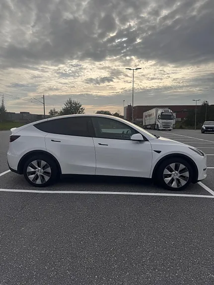 Tesla Model Y 2022 photo 3