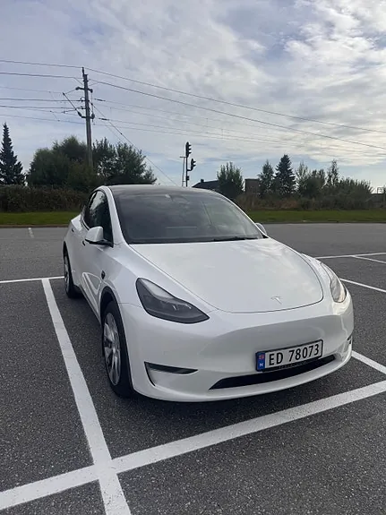 Tesla Model Y 2022 photo 2