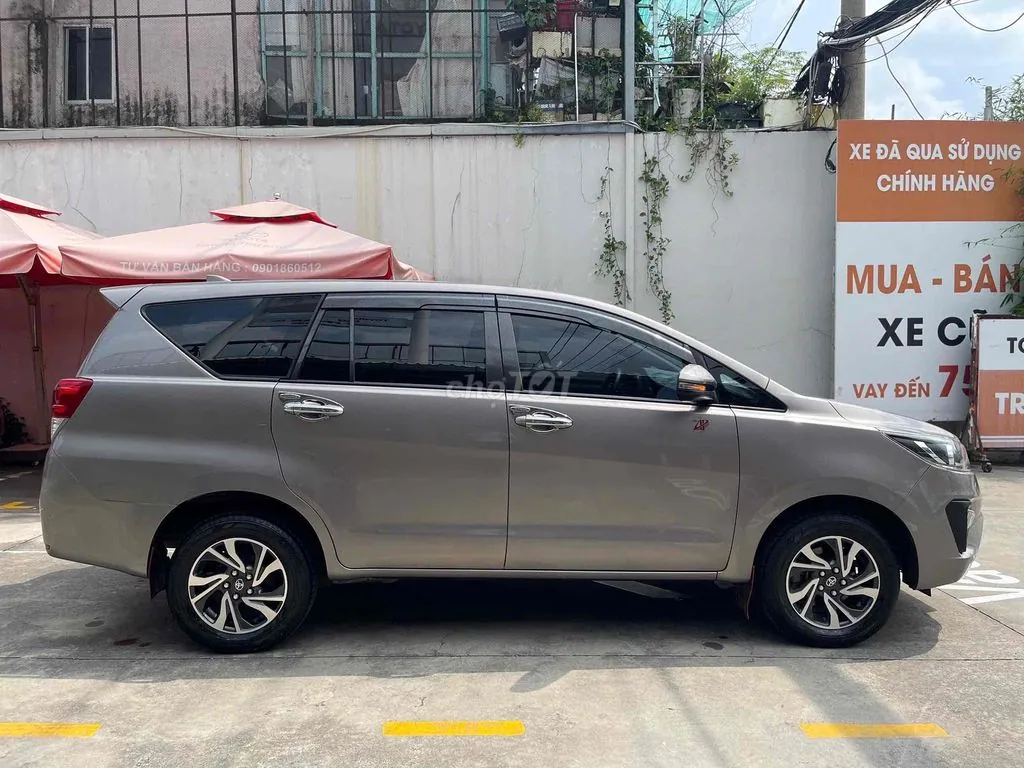 Toyota Innova 2024 photo 3