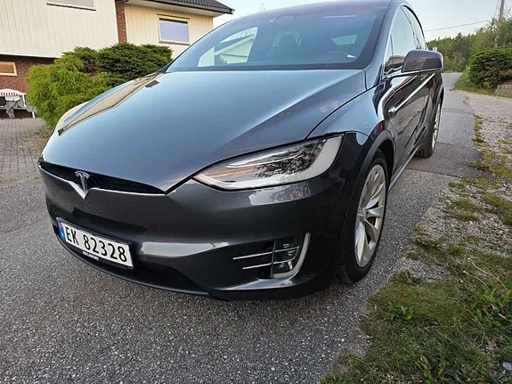 Tesla Model X 2018 photo 2