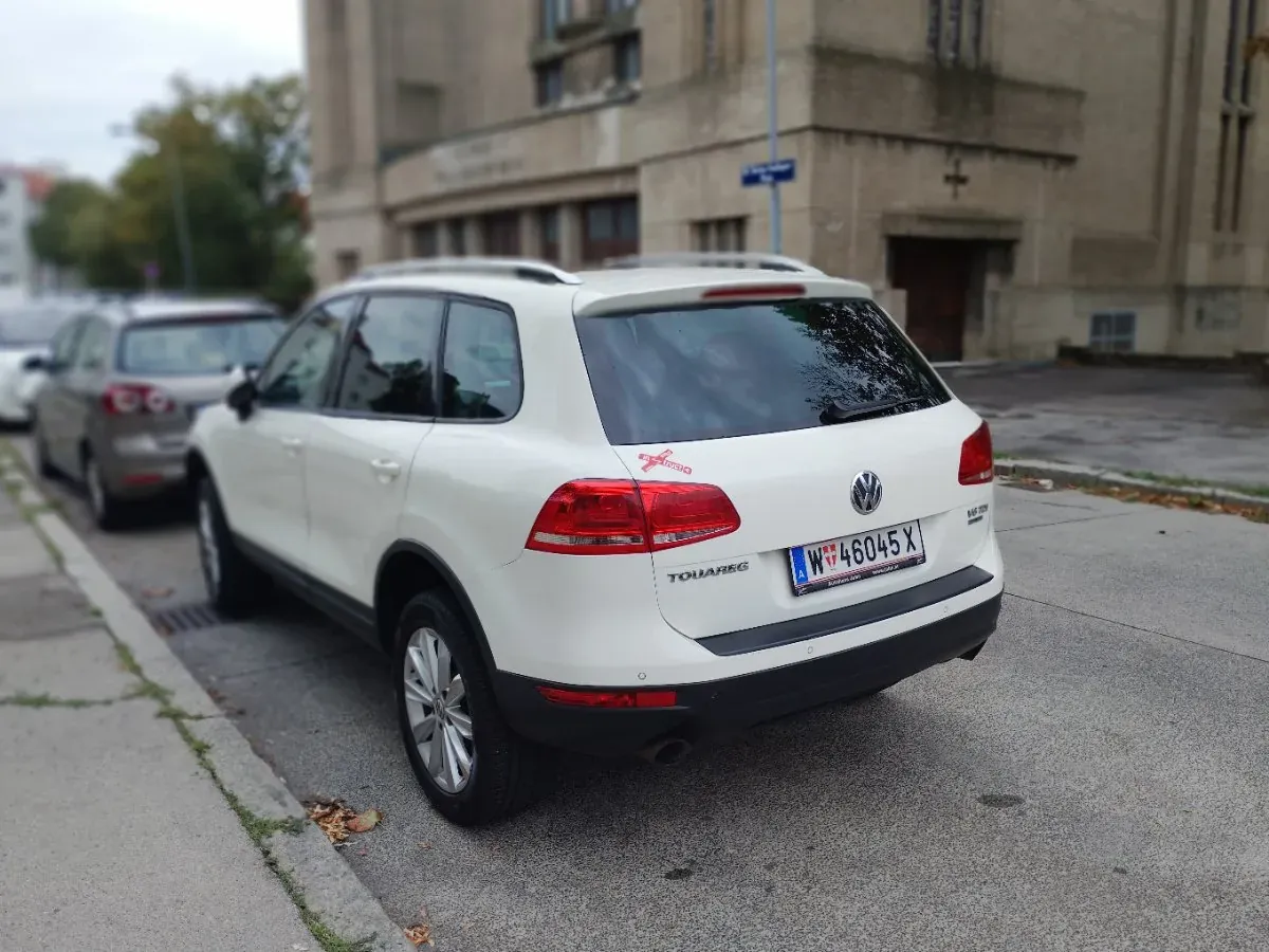 Volkswagen Touareg 2011 photo 2