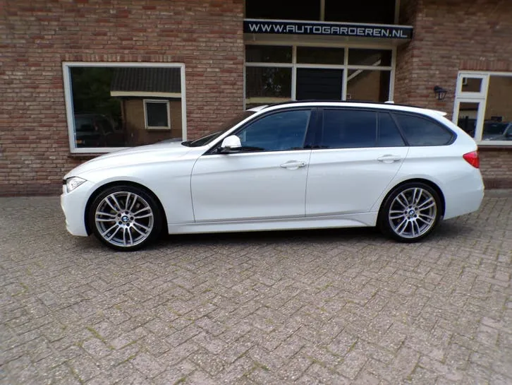 BMW 3 Series 2013 photo 2