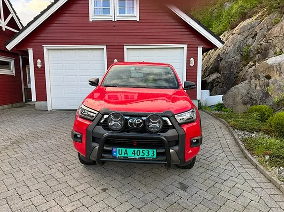 Toyota Hilux 2024 photo 2