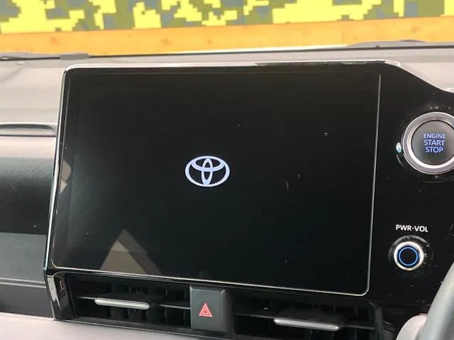 Toyota Voxy 2022 photo 3
