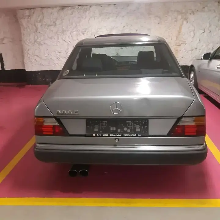 Mercedes-Benz E-Class 1991 photo 2