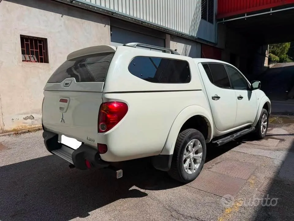Mitsubishi L200 2015 photo 3