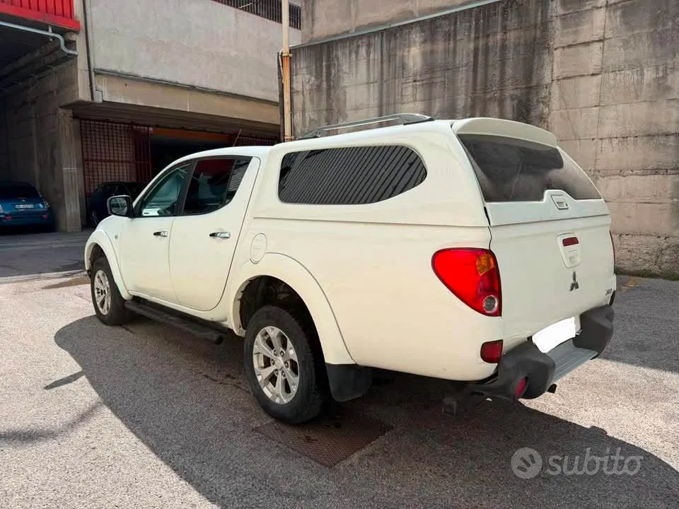Mitsubishi L200 2015 photo 4