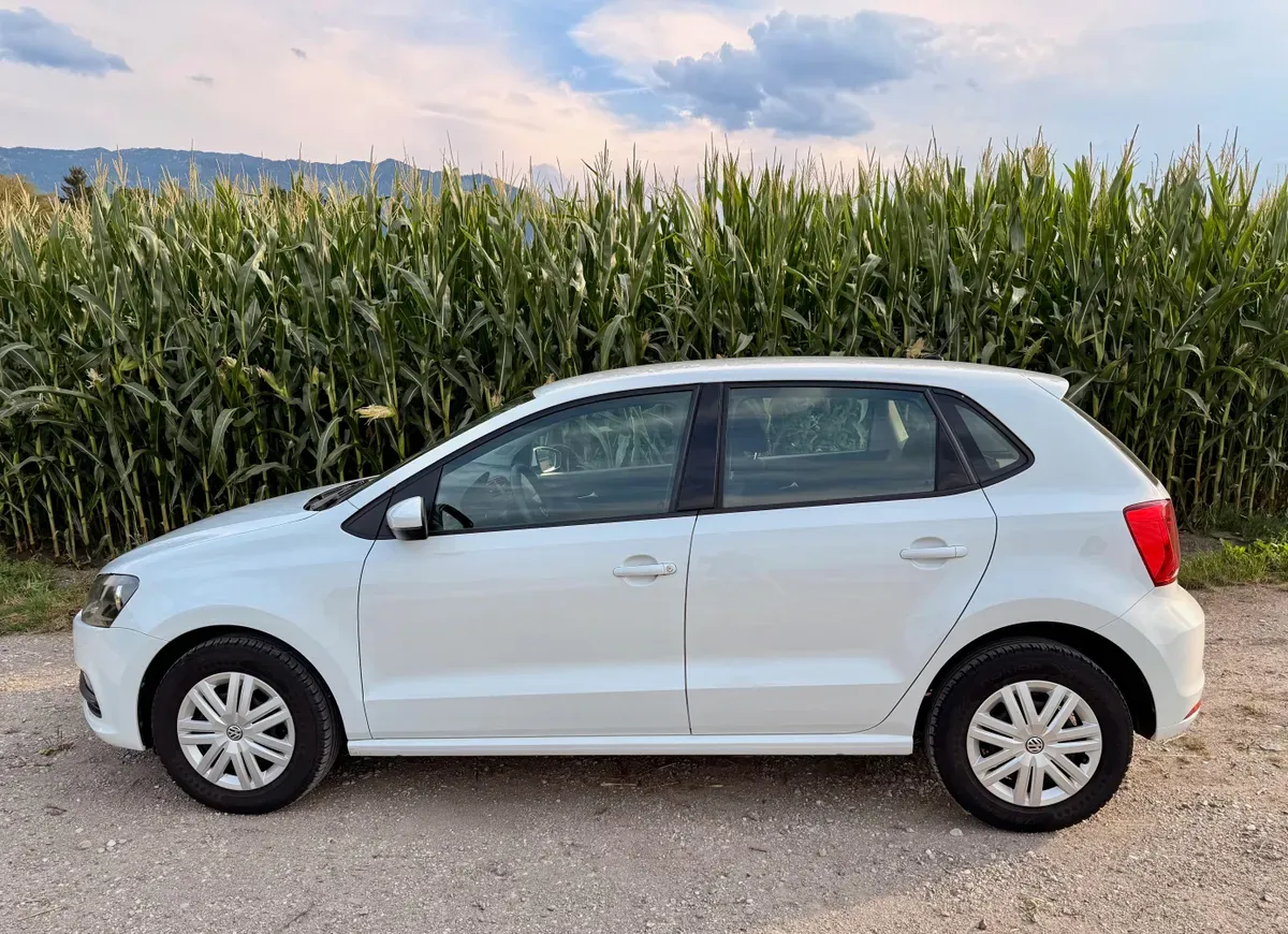 Volkswagen Polo 2015 photo 2