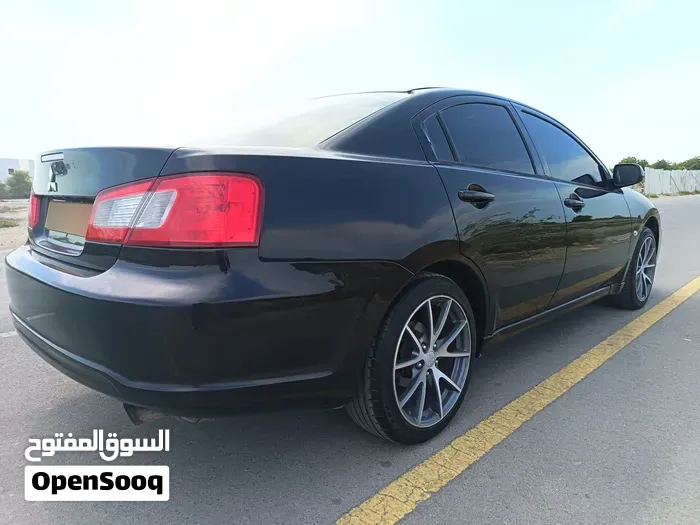 Mitsubishi Galant 2012 photo 2