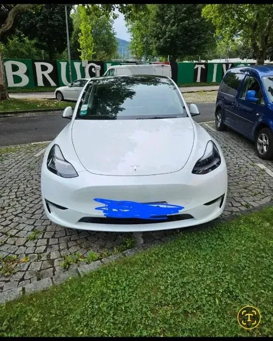 Tesla Model Y 2022 photo 2