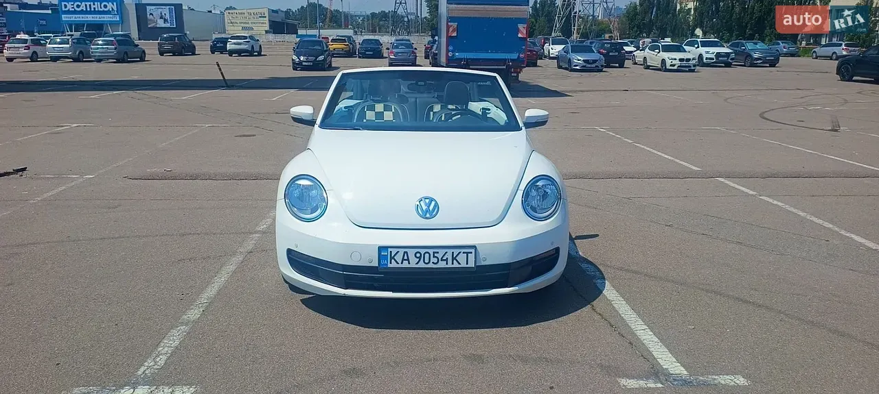 Volkswagen Beetle 2016 photo 2