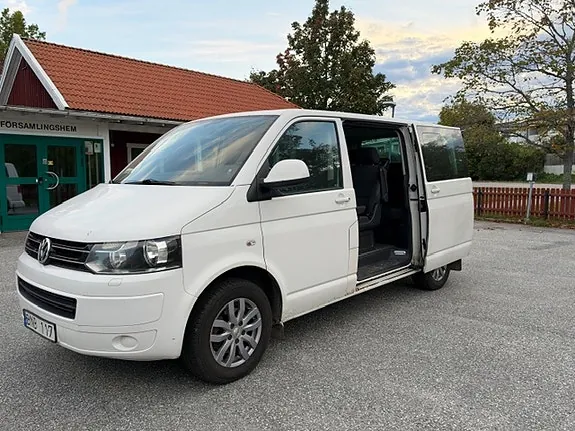 Volkswagen Multivan 2010 photo 3