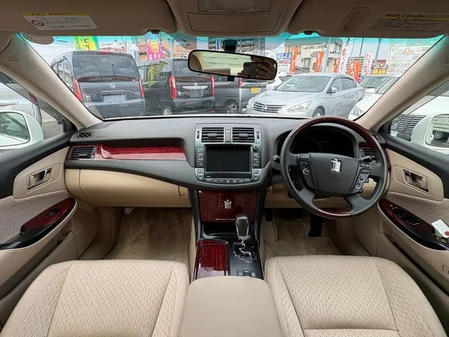 Toyota Crown Royal 2010 photo 4