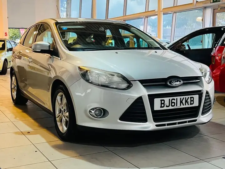 Ford Focus 2011 photo 2