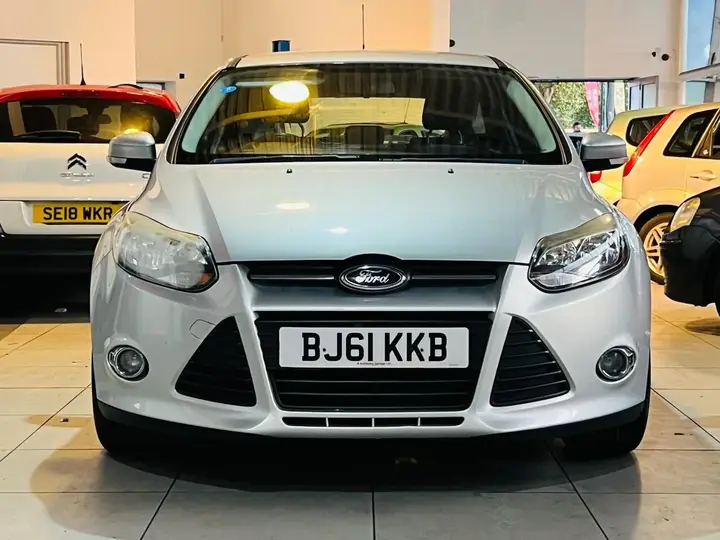 Ford Focus 2011 photo 3