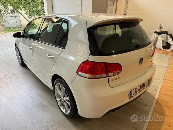 Volkswagen Golf 2011 photo 2