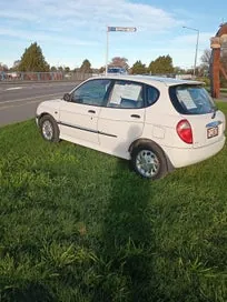 Daihatsu Sirion 1999 photo 2