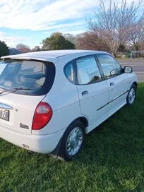 Daihatsu Sirion 1999 photo 4