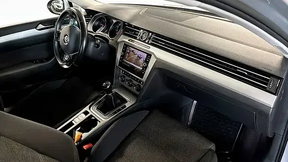 Volkswagen Passat 2018 photo 3