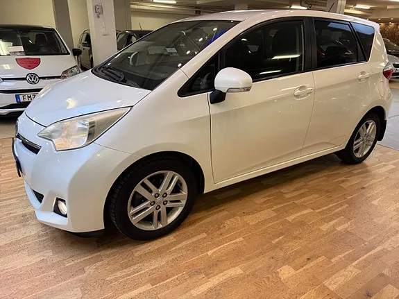 Toyota Verso-S 2012 photo 2