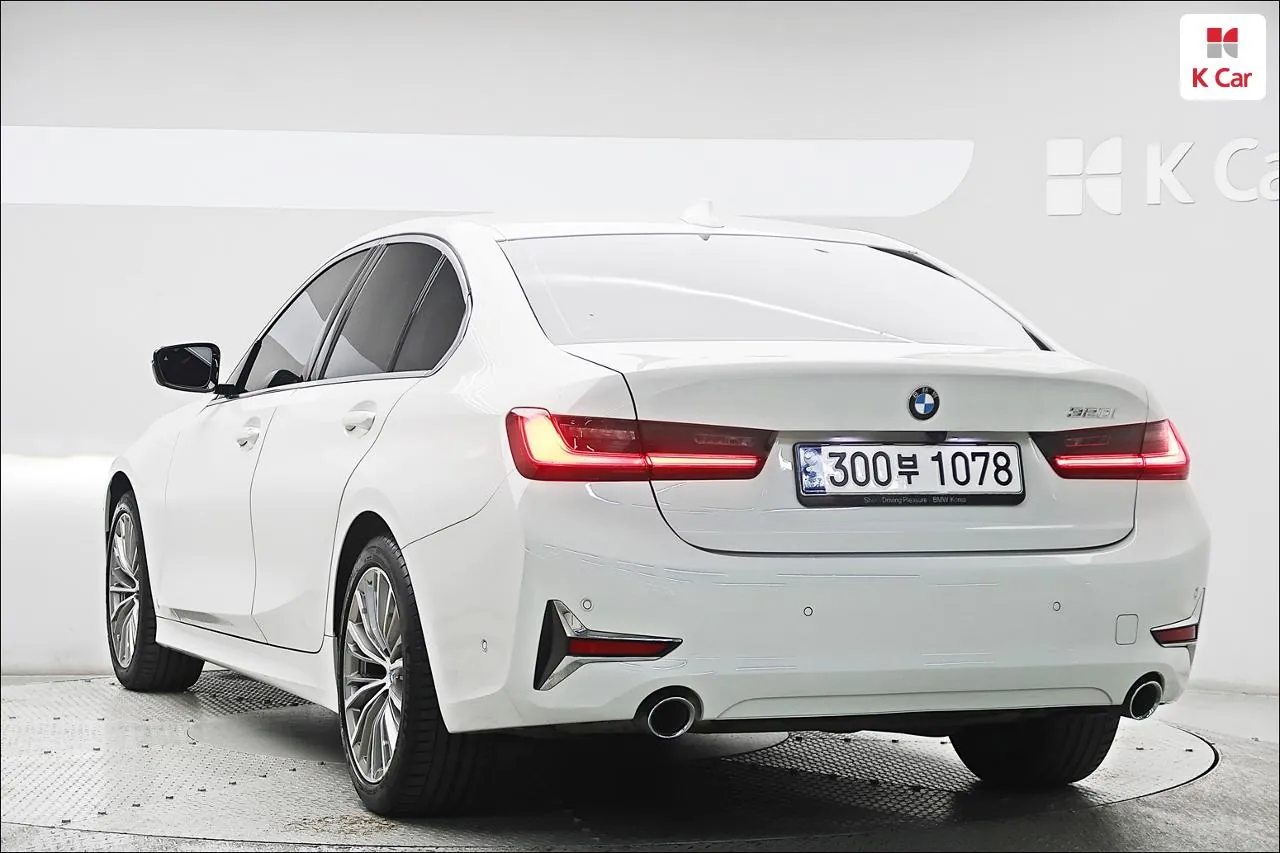 BMW 3 Series 2021 photo 2